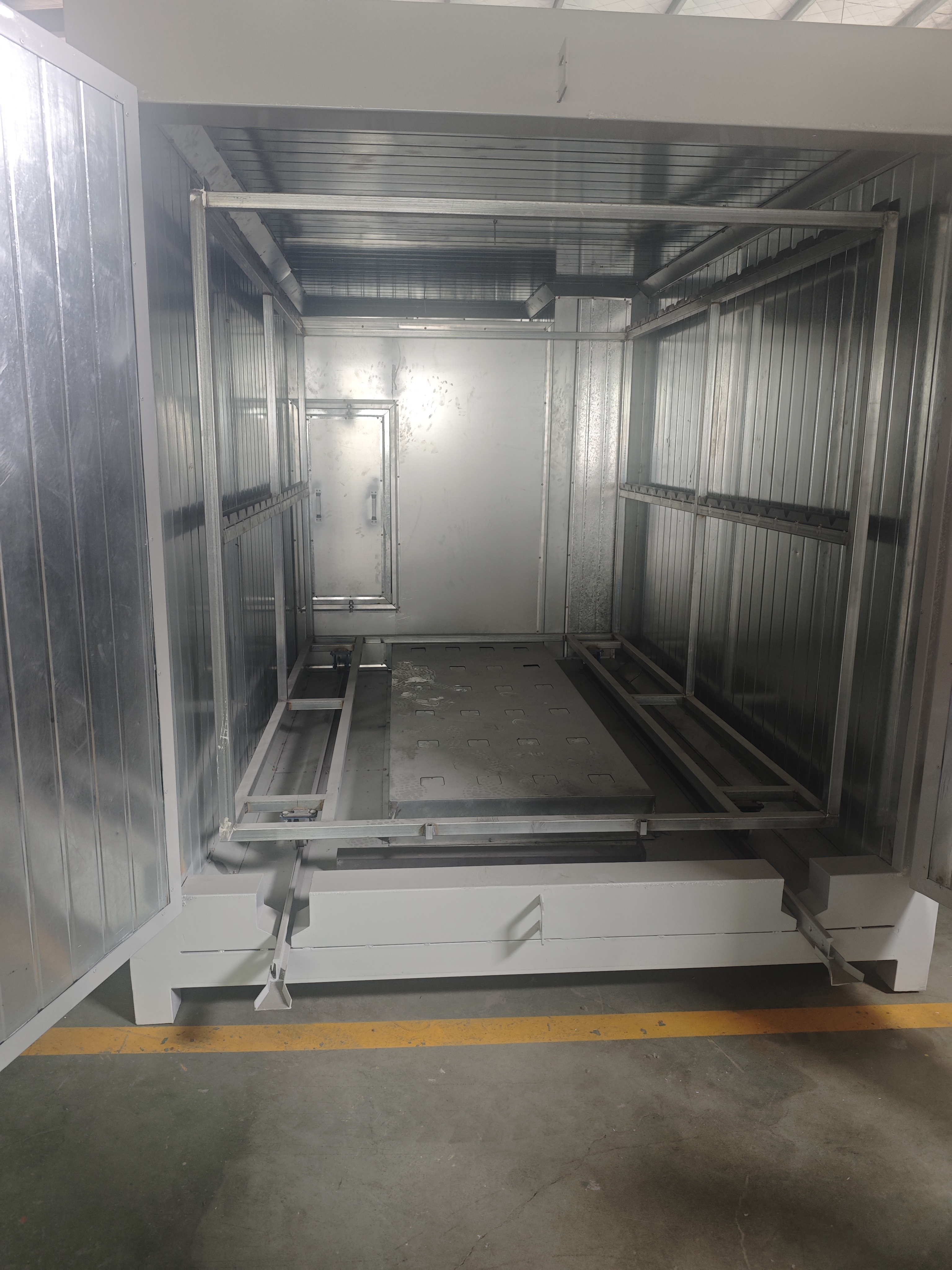 Manual spray painting equipment